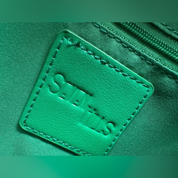 Seven Hills Faux Leather Kelly Green Circle Bag Sporty Crossbody Strap - Picture 7 of 14